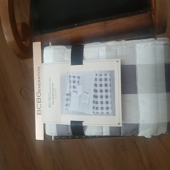 BCBGeneration Quilt Set - Picture 1 of 5